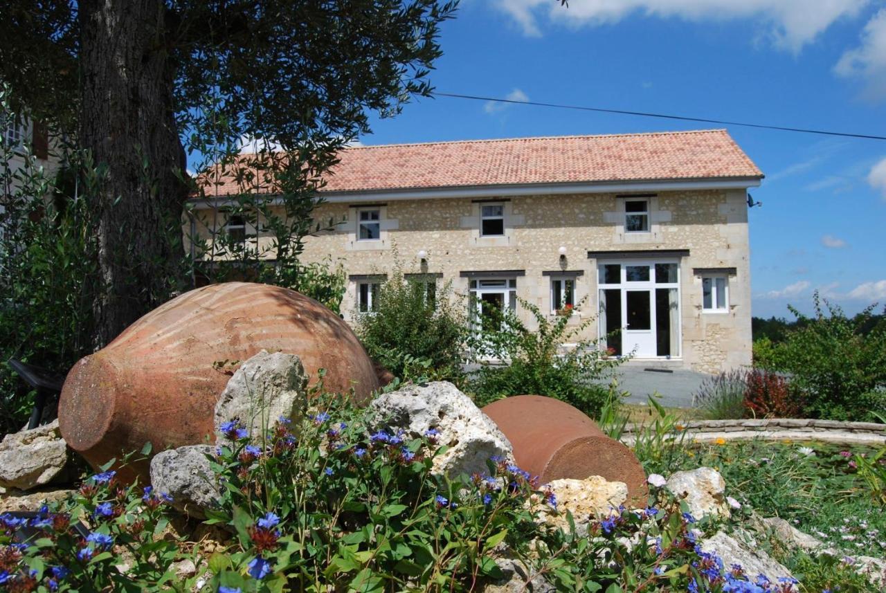 לינה וארוחת בוקר Neuvicq-Montguyon Le Logis Des Quatre Puits מראה חיצוני תמונה